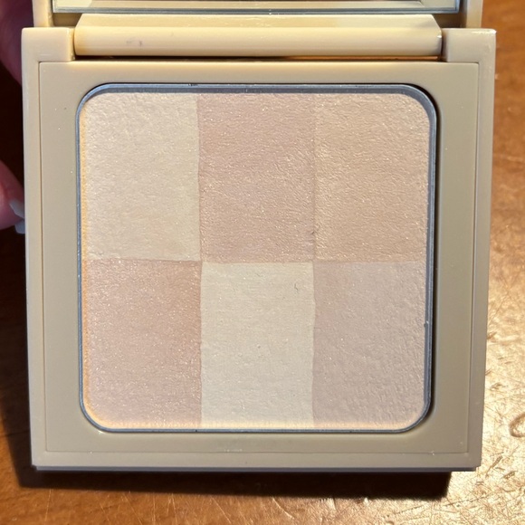 Bobbi Brown Nude Finish Illuminating Powder Bare - Picture 5 of 13